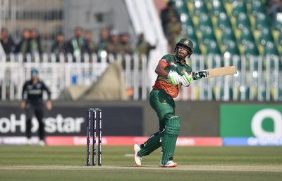 আক্রমণাত্মক ব্যাটিংয়ে তানজিদ তামিম।