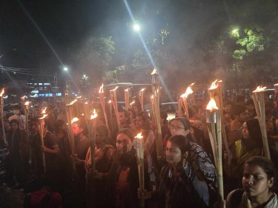 মিছিলটি নীলক্ষেত হয়ে হলপাড়া ঘুরে আবার টিএসসিতে এসে শেষ হয়