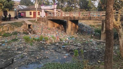 অস্তিত্ব সংকটে শাখা বরাক নদী