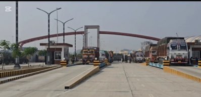 ভারত থেকে বাংলাদেশে প্রবেশ করছে আমদানি করা পণ্য
