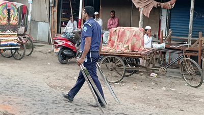 চাঁদপুরে জেলেদের চাল বিতরণকালে বিএনপির দুই গ্রুপের সংঘর্ষে আহত ১০