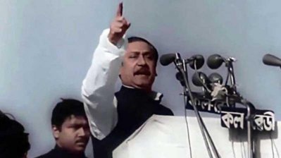 ৭ মার্চ ঐতিহাসিক ভাষণ দিচ্ছেন বঙ্গবন্ধু