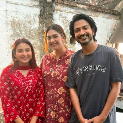 শুটিংয়ে সিফাত তাহসিন (মাঝে)