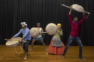 মঞ্চে ‘হকারদের গান’