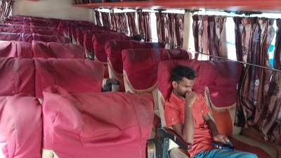 প্রতিযোগিতার চাপে পিছিয়ে পড়ছে ঢাকা নগর পরিবহন