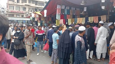 সব শ্রেণি-পেশার মানুষ কেনাকাটায় ব্যস্ত 