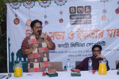 বক্তব্য রাখছেন অভিনেতা-সঞ্চালক শফিউল আলম বাবু