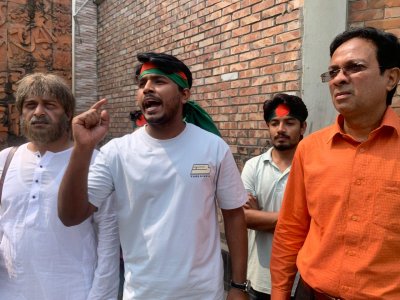 ফিরে আসে বারবার 