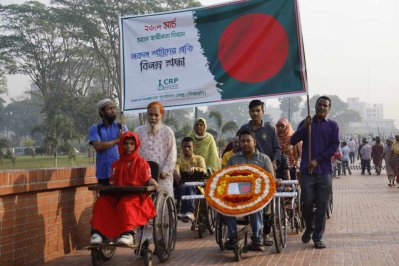 সিআরপির পক্ষ থেকে শ্রদ্ধা জানাতে এসেছেন তারা