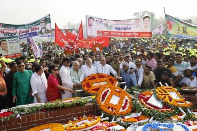 স্মৃতিসৌধে বিএনপির শ্রদ্ধা (ছবি: নাসিরুল ইসলাম)