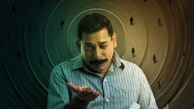 ‘চক্কর ৩০২’ সিনেমায় মোশাররফ করিম 
