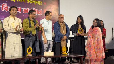 প্রশিক্ষক হিসেবে ক্রেস্ট গ্রহণ করছেন মিলা