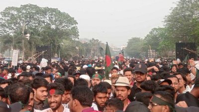 জাতীয় নাগরিক পার্টির আত্মপ্রকাশের দিন মানিক মিয়া অ্যাভিনিউতে দলটির সমর্থকরা