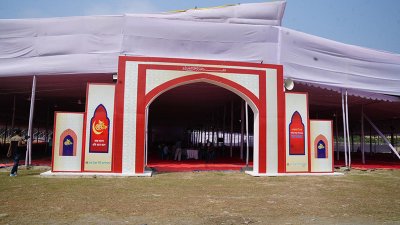 সকাল সাড়ে ৮টায় পুরনো বাণিজ্যমেলার মাঠে ঈদের প্রধান জামাত অনুষ্ঠিত হবে