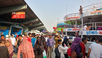 সদরঘাটে চাপ থাকলেও স্বস্তির যাত্রা