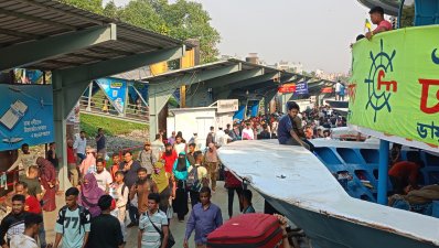 সদরঘাটে চাপ থাকলেও স্বস্তির যাত্রা