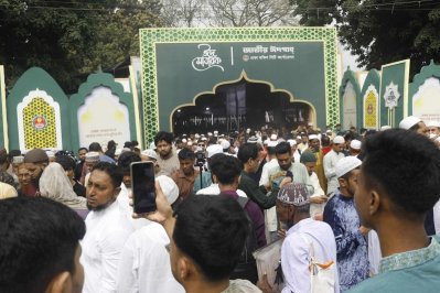 জাতীয় ঈদগাহে প্রায় ৩৫ হাজার মুসল্লি নামাজ আদায় করেছেন (ছবি: সাজ্জাদ হোসেন)