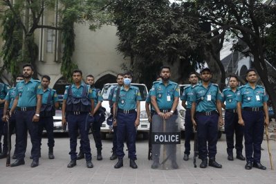 ঈদ জামাত ঘিরে বায়তুল মোকাররমে নেওয়া হয়েছে কঠোর নিরাপত্তা ব্যবস্থা (ছবি: সাজ্জাদ হোসেন)