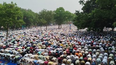 কানায় কানায় পূর্ণ হয়ে যায় ঈদগাহ ময়দান