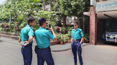 অপ্রাপ্তির মধ্যেও ঈদের আনন্দ খোঁজেন তারা
