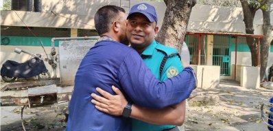 অপ্রাপ্তির মধ্যেও ঈদের আনন্দ খোঁজেন তারা