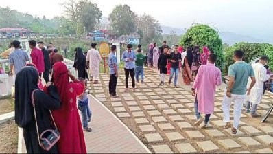 ঈদের দিন থেকেই শুরু হয়েছে পর্যটকদের আনাগোনা