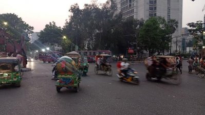 কিছু কিছু বাস চলাচল করলেও যাত্রী সংখ্যা অনেক কম