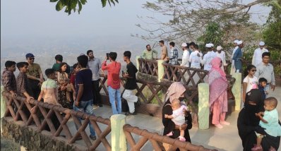 পর্যটকদের আগমনে মুখরিত হয়ে উঠেছে বান্দরবান