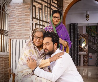 ইউটিউব ট্রেন্ডিংয়ে ‘তোমাদের গল্প’, কাঁদাচ্ছে দর্শক