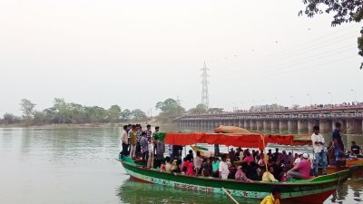 মীরসরাইয়ের পর্যটনস্পটগুলোতে দর্শনার্থীদের উপচে পড়া ভিড়