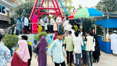 মীরসরাইয়ের পর্যটনস্পটগুলোতে দর্শনার্থীদের উপচে পড়া ভিড়
