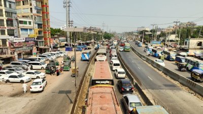 ঢাকা-চট্টগ্রাম মহাসড়কে ১৩ কিলোমিটার যানজট, ভোগান্তিতে যাত্রীরা
