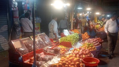 যাত্রী কমে আসায় কমেছে বিক্রিবাট্টাও