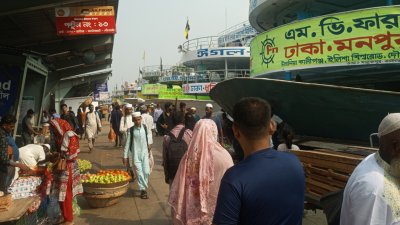 শেষ সময়েও ফিরছেন অনেক নগরবাসী
