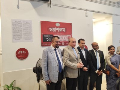 নব-নির্মিত বিশেষ টয়লেট প্রকল্প পরিদর্শন প্রধান বিচারপতির