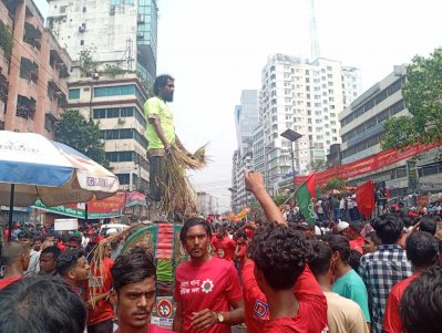 শ্রমিক দলের সমাবেশ ঘিরে উৎসবমুখর নয়াপল্টন