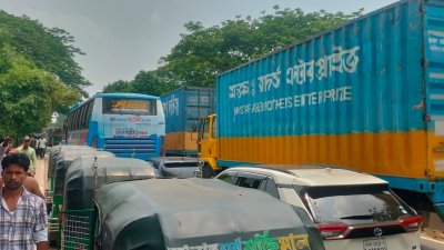 ঢাকা-চট্টগ্রাম মহাসড়কের গজারিয়া অংশে ১৩ কিলোমিটার দীর্ঘ যানজট