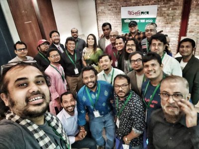 গীতিকবি সংঘের সদস্যদের সঙ্গে শহীদ মাহমুদ জঙ্গী