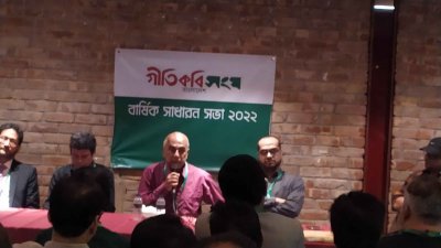 গীতিকবি সংঘ’র বৈঠকে বক্তব্য রাখছিলেন শহীদ মাহমুদ জঙ্গী