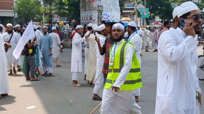 ট্রাফিক ছাড়াও মহাসমাবেশে শৃঙ্খলা বজায় রাখাসহ বিভিন্ন কাজে একাধিক টিম কাজ করছে