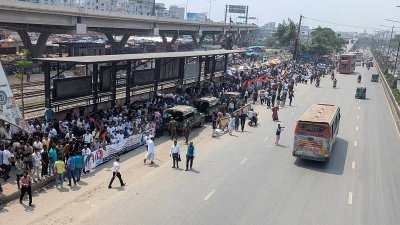 খালেদা জিয়ার দেশে ফেরা: পথে পথে নেতাকর্মীদের উচ্ছ্বাস