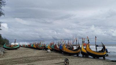 জেলেদের এক হাজার ৪০০টি নৌযানের ওপরও নিষেধাজ্ঞা প্রযোজ্য