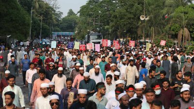 বিক্ষোভ সমাবেশ শেষে শাহবাগের উদ্দেশে আন্দোলনকারীরা (ছবি: নাসিরুল ইসলাম)