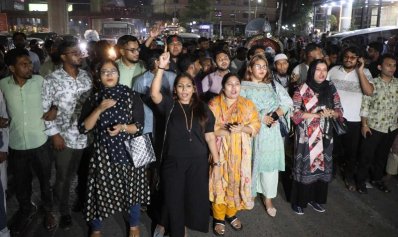 আ.লীগের দলীয় কার্যক্রম নিষিদ্ধের প্রজ্ঞাপনে এনসিপির মিষ্টি বিতরণ