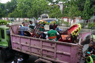 অভিযানে এসব ব্যাটারিচালিত রিকশা জব্দ কয়ে নিয়ে যাওয়া হয়
