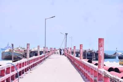 জেলে, দিনমজুর, রিকশাচালক, ক্ষুদ্র ব্যবসায়ী, হোটেল ও কটেজ শ্রমিক—সবাই আজ কর্মহীন