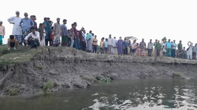 ধনাগোদা নদীর কয়েক কিলোমিটার এলাকাজুড়ে ভাঙন, বিলীন হচ্ছে জমি-ঘর