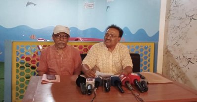 সংবাদ সম্মেলনে লিখিত বক্তব্য পাঠ করেন কমিটির আহ্বায়ক ও নদী গবেষক মাহবুব সিদ্দিকী