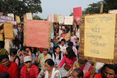 কর্মসূচিতে প্রগতিশীল নারী, শ্রমিক, শিক্ষার্থী, শিক্ষক, সাংস্কৃতিককর্মী, পেশাজীবীসহ বিভিন্ন শ্রেণি-পেশার মানুষ অংশ নিয়েছেন