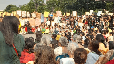 নারীর ডাকে মৈত্রী যাত্রা কর্মসূচিতে অংশগ্রহণকারীরা